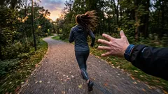 Vad säger ditt undermedvetna när du flyr från någon i en dröm?