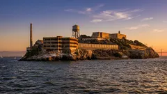 Alcatrazön: den fängslande historien om en legendarisk plats som i dag har blivit ett unikt turistmål