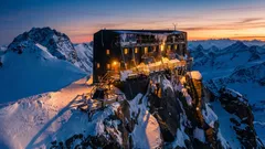 Byggnaden som byggts på Europas högsta punkt: var den ligger och hur högt den är belägen