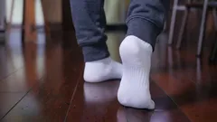 Lägg smutsiga strumpor i en påse i tre minuter – så får även gamla strumpor tillbaka sitt ursprungliga utseende