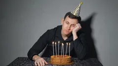 Varför vissa människor föredrar att fira sin födelsedag helt ensamma ur ett psykologiskt perspektiv